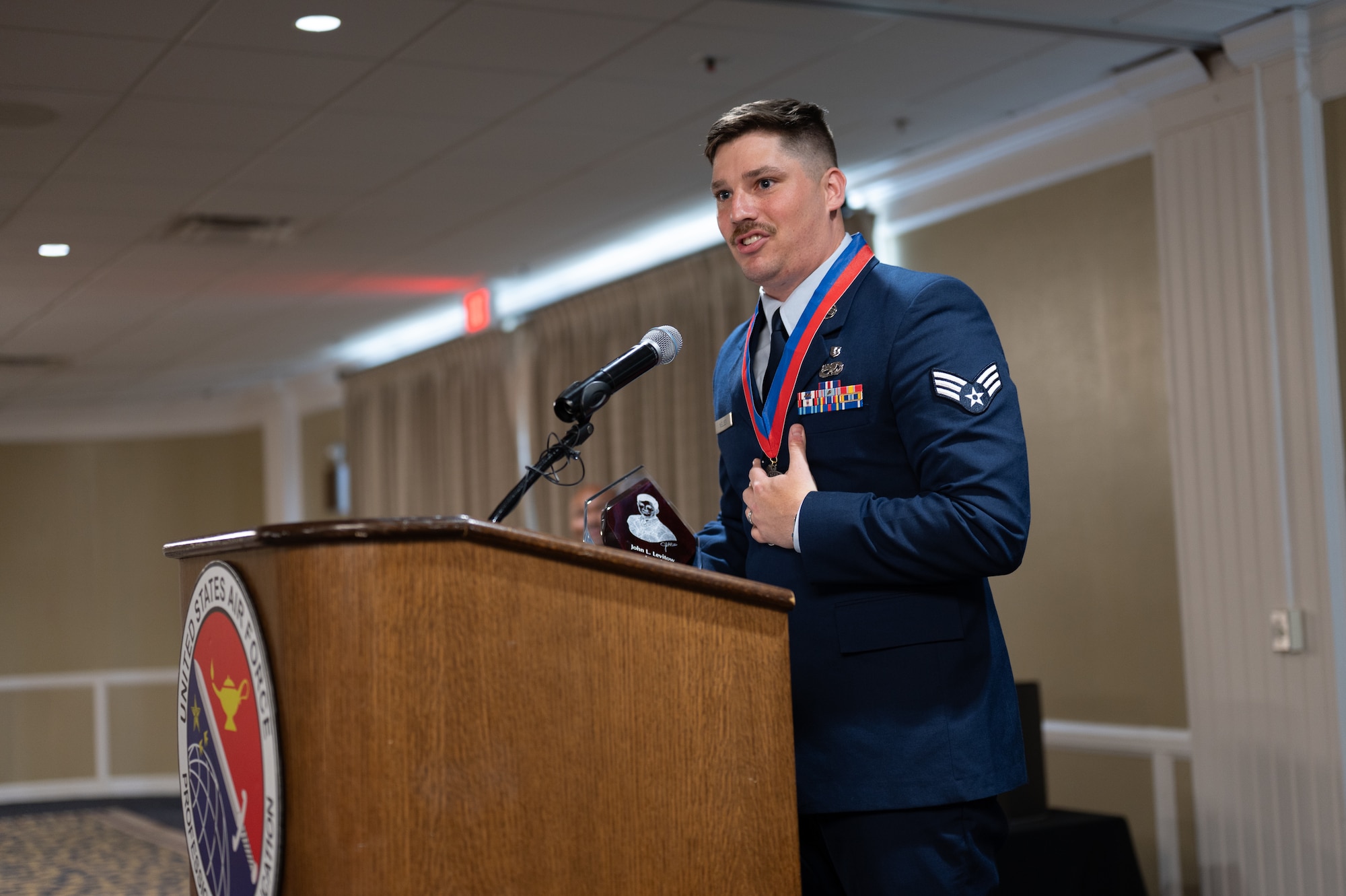 Airman receives award