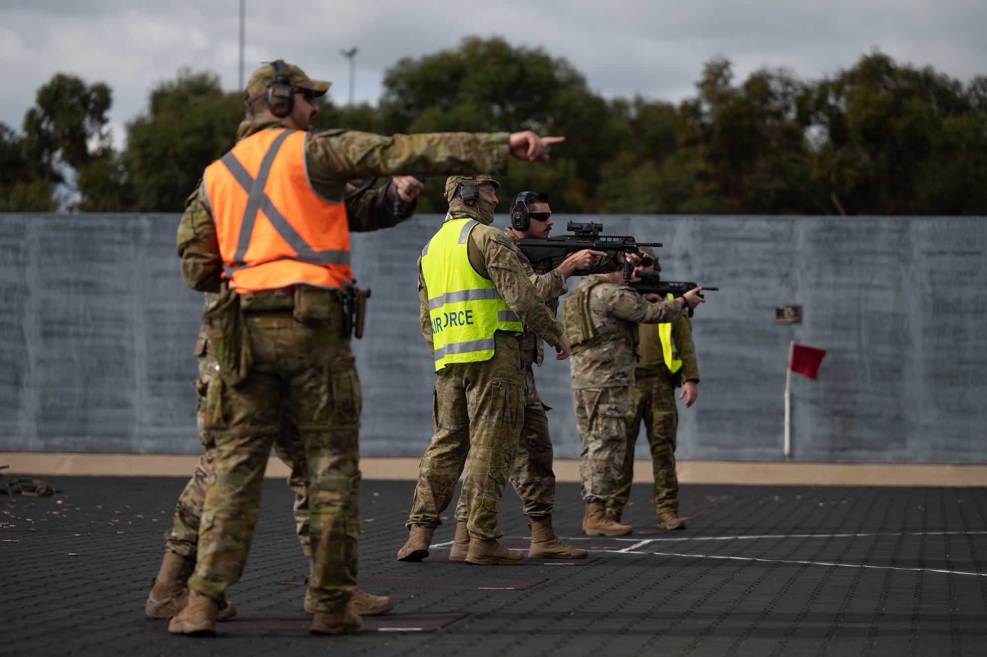 RAAF teach USAF on EF-88 Austeyr operations