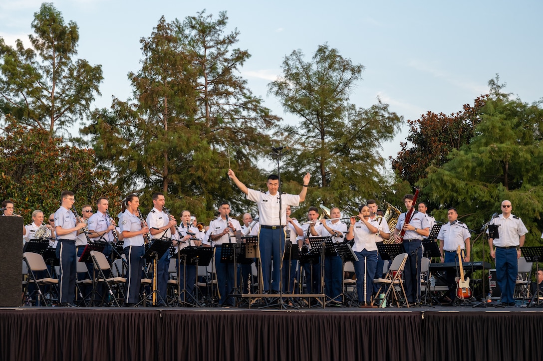 A band sits behind the band conductor.
