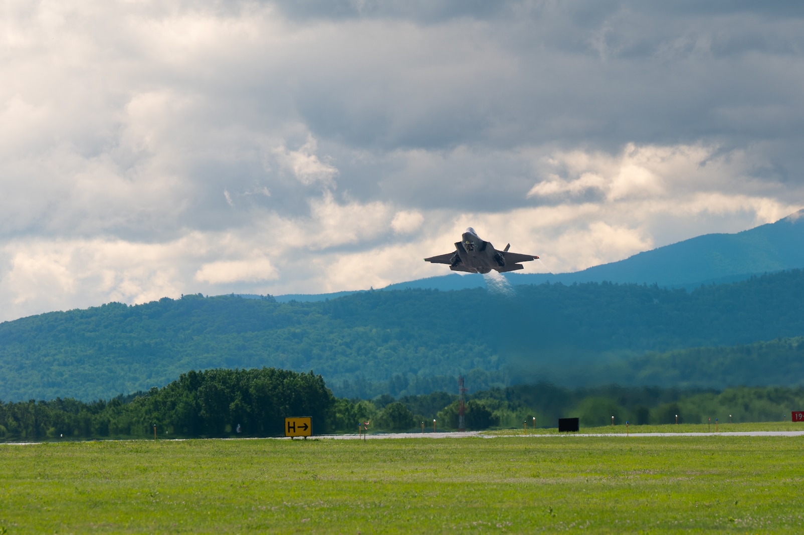 Photo of A U.S. Air National Guard F-35A Lightning II aircraft assigned to the 158th fighter Wing taking off from South Burlington, VT, July 4, 2025.