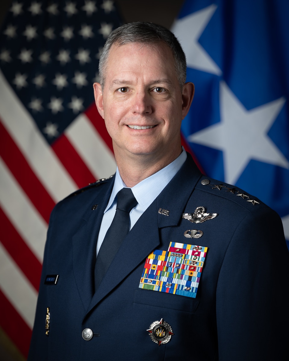 General Grynkewich official photo