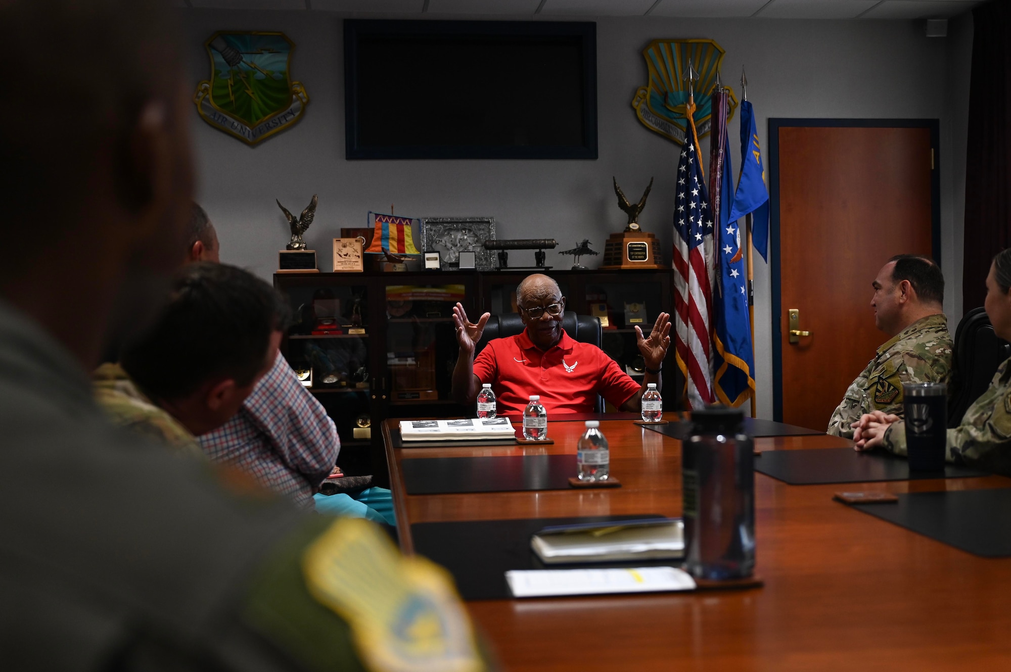 Retired veteran speaks with ACSC leadership.