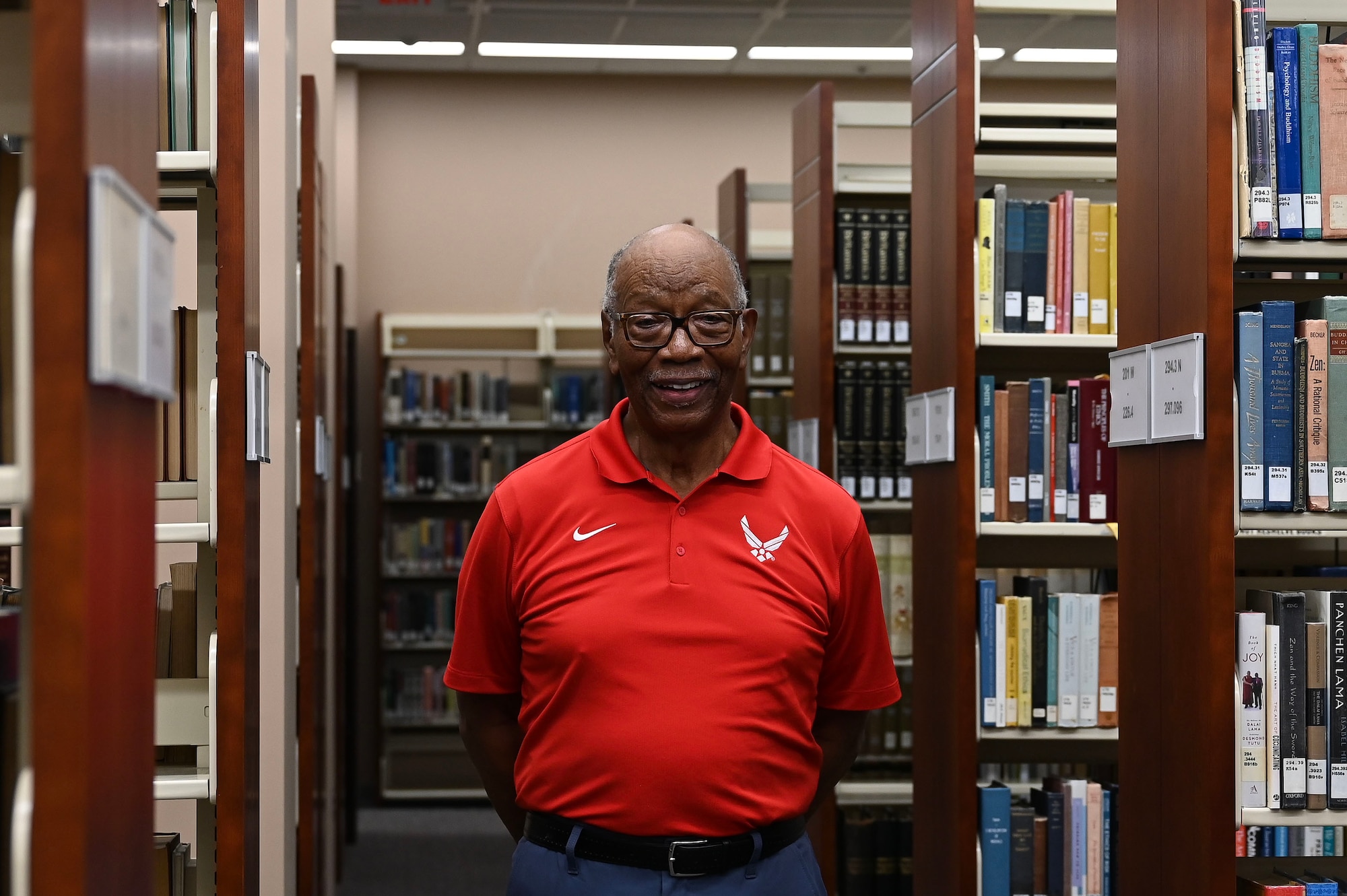 Retired veteran visits ACSC.