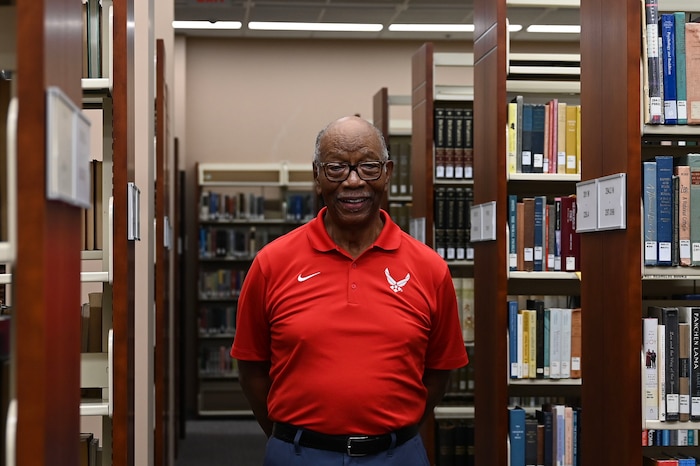 Retired veteran visits ACSC.
