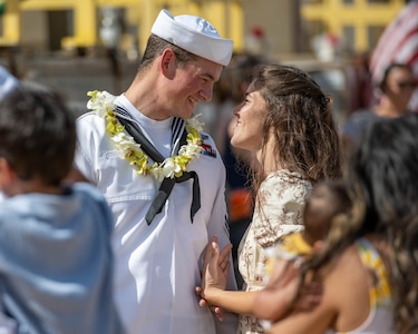 JOINT BASE PEARL HARBOR-HICKAM, Hawaii (July 22, 2025) - A Sailor assigned to the Virginia-class fast-attack submarine USS Indiana (SSN 789) greets his wife as Indiana arrives at Joint Base Pearl Harbor-Hickam during its change of homeport, July 22, 2025. Indiana is assigned to Submarine Squadron 7 and is capable of supporting various missions, including anti-submarine warfare, anti-surface ship warfare, strike warfare, and intelligence, surveillance, and reconnaissance. (U.S. Navy photo by Mass Communication Specialist 1st Class Scott Barnes)