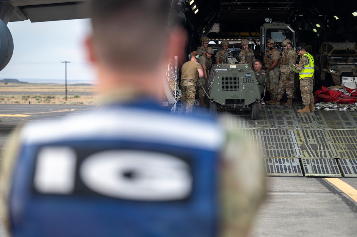 Airmen move cargo