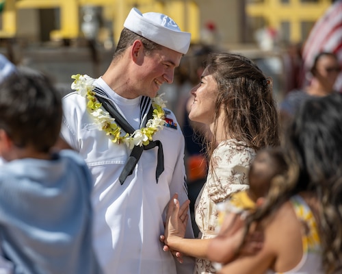JOINT BASE PEARL HARBOR-HICKAM, Hawaii (July 22, 2025) - A Sailor assigned to the Virginia-class fast-attack submarine USS Indiana (SSN 789) greets his wife as Indiana arrives at Joint Base Pearl Harbor-Hickam during its change of homeport, July 22, 2025. Indiana is assigned to Submarine Squadron 7 and is capable of supporting various missions, including anti-submarine warfare, anti-surface ship warfare, strike warfare, and intelligence, surveillance, and reconnaissance. (U.S. Navy photo by Mass Communication Specialist 1st Class Scott Barnes)