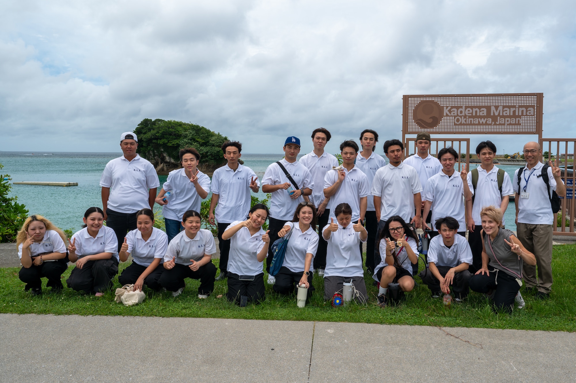 KLI students posing for a group photo
