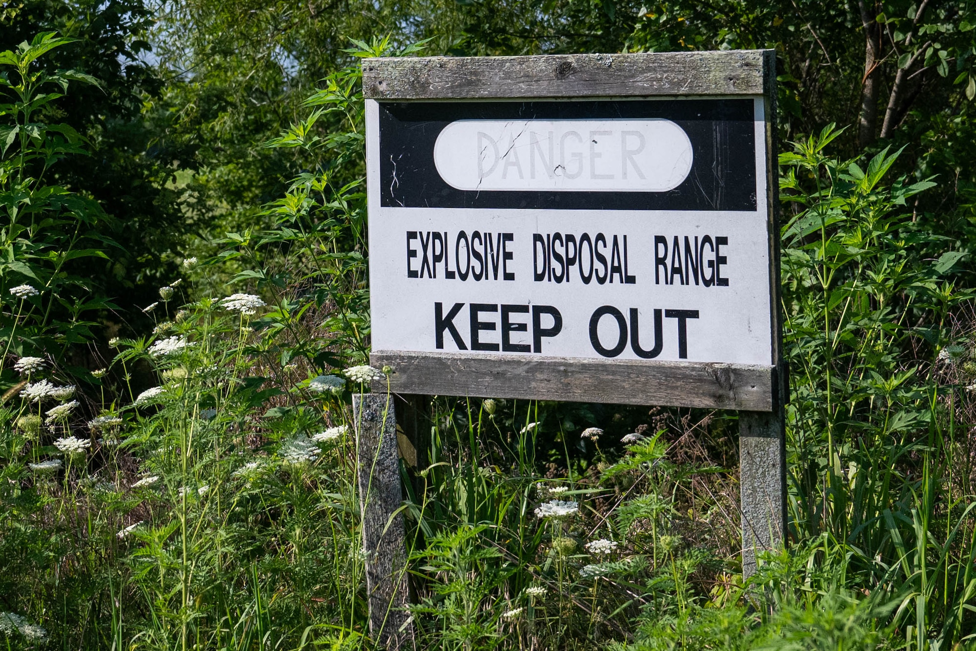A danger sign telling people to keep out