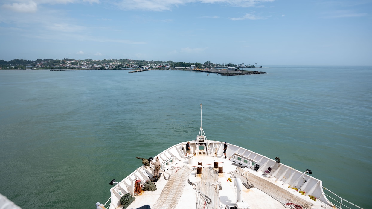 LIMÓN, Costa Rica (July 24, 2025) The Mercy-class hospital ship USNS Comfort (T-AH 20) arrives in Limón, Costa Rica during Continuing Promise 2025, July 24, 2025. Continuing Promise 2025 is the 16th iteration of the U.S. 4th Fleet/U.S. Naval Forces Southern Command-led mission since 2007, which aims to foster goodwill, strengthen existing partnerships with partner nations, and form new partnerships between host nations, non-federal entities, and international organizations. (U.S. Navy photo by Mass Communication Specialist 2nd Class Deven Fernandez)