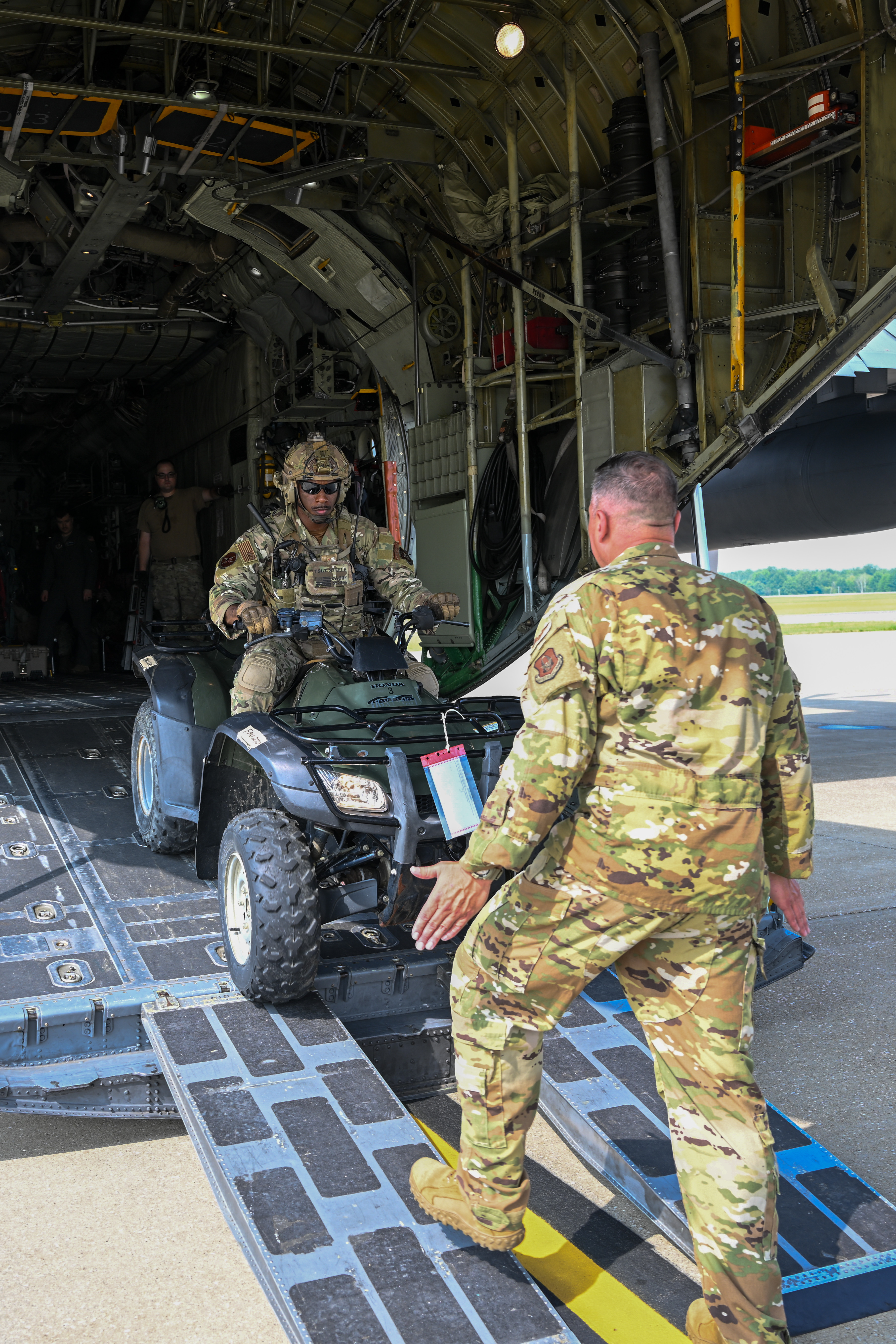 IDLC25: Cadre hone in-flight security > Youngstown Air Reserve
