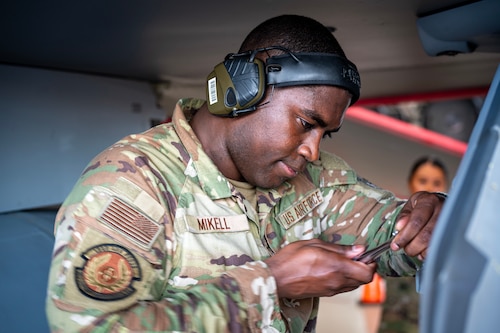 Airmen battle in weapons load competition.