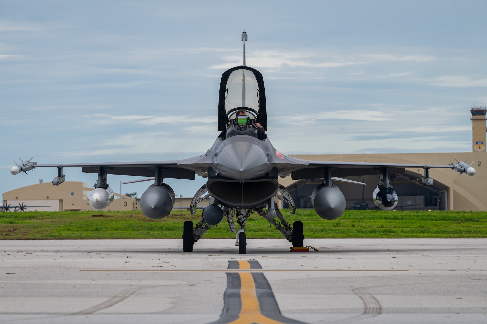Photo of a commander sitting in an F-16C Fighting Falcon