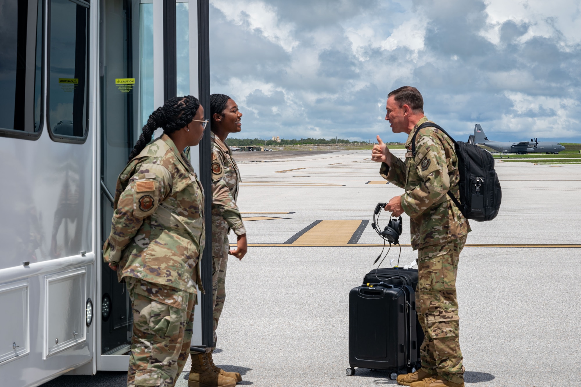 Photo of a commander giving accolades to an Airman