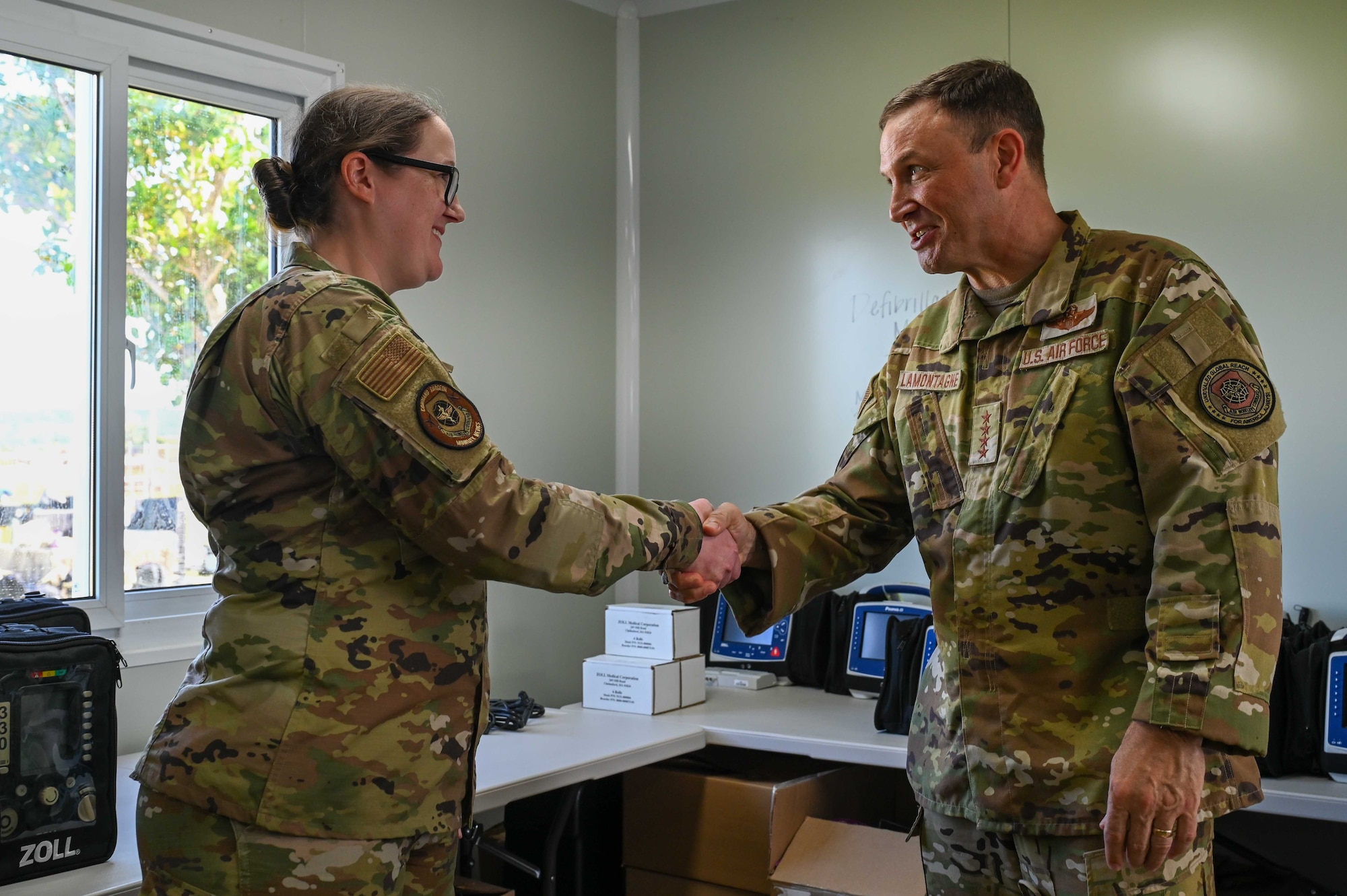 Photo of the Air Mobility Command commander recognizing an Airman