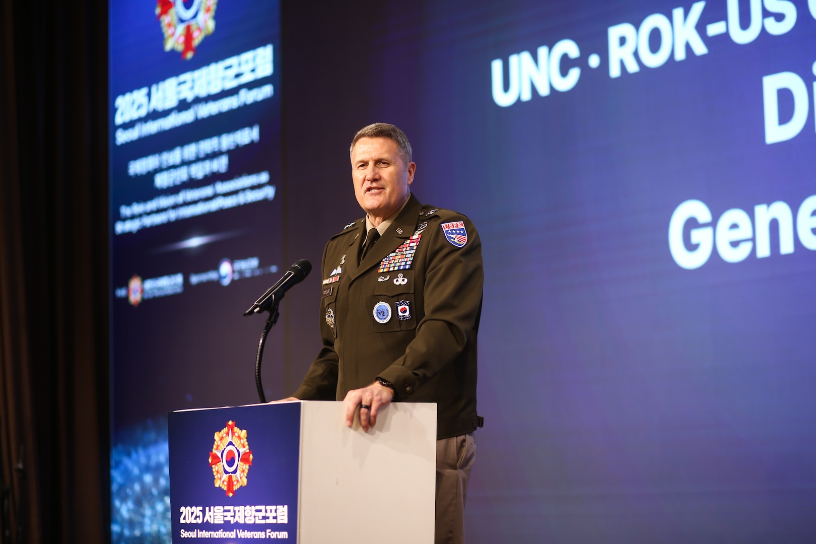 Maj Gen Taylor at podium