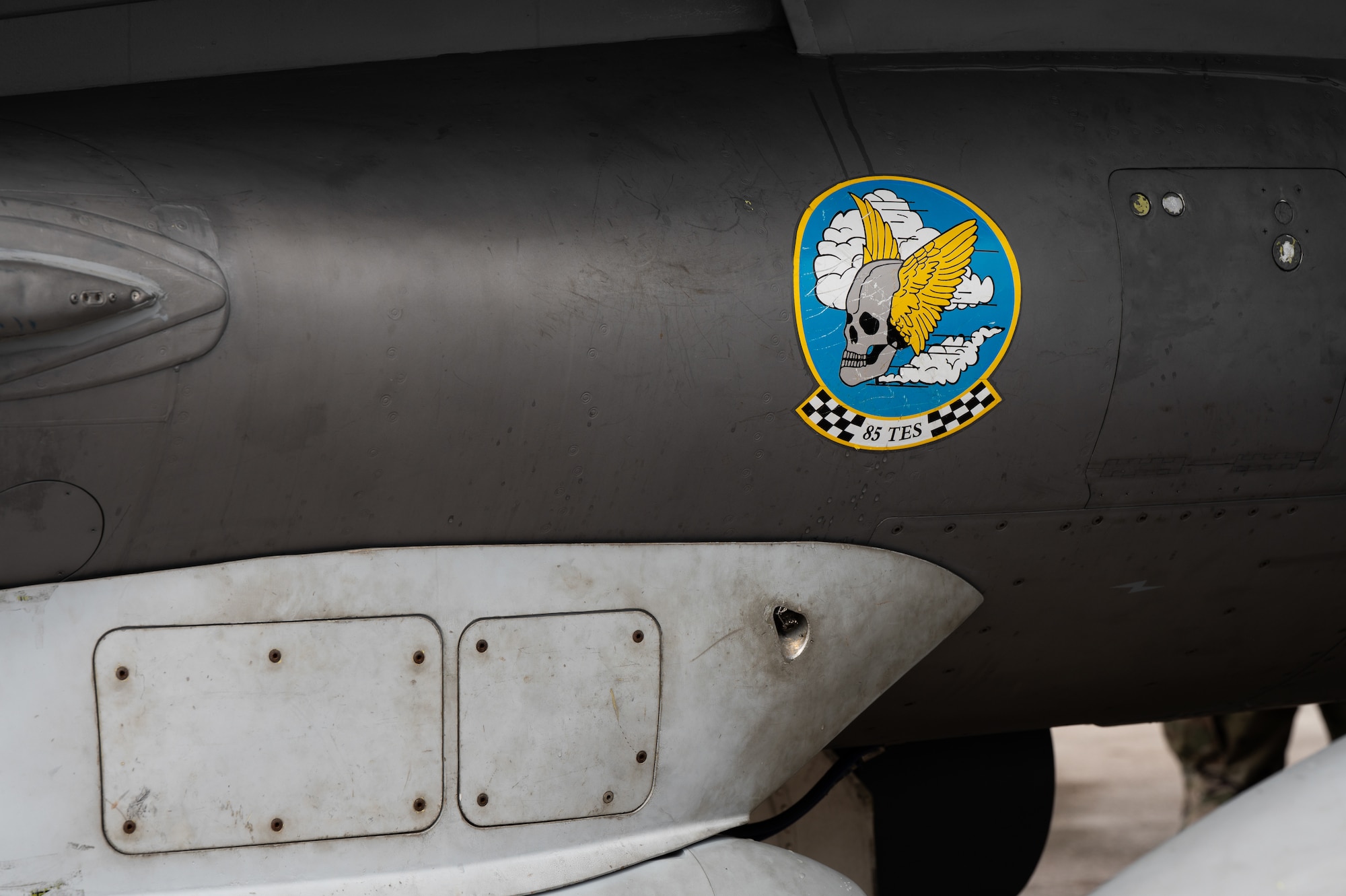 The 85th Test and Evaluation Squadron patch is displayed on the fuselage of an Air Force F-16C Fighting Falcon.