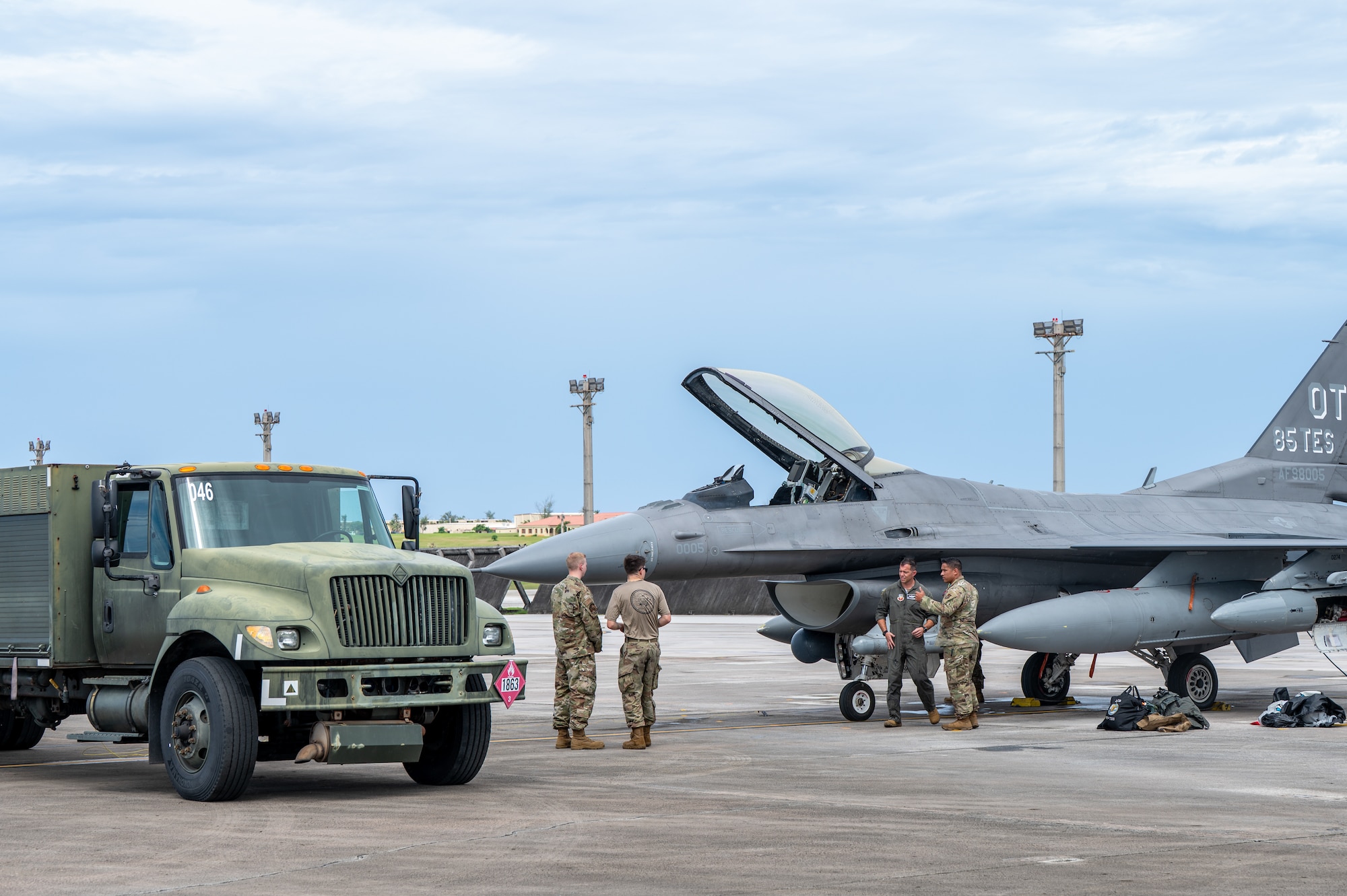A U.S. Air Force F-16C Fighting Falcon is prepped for refueling on the flight line.