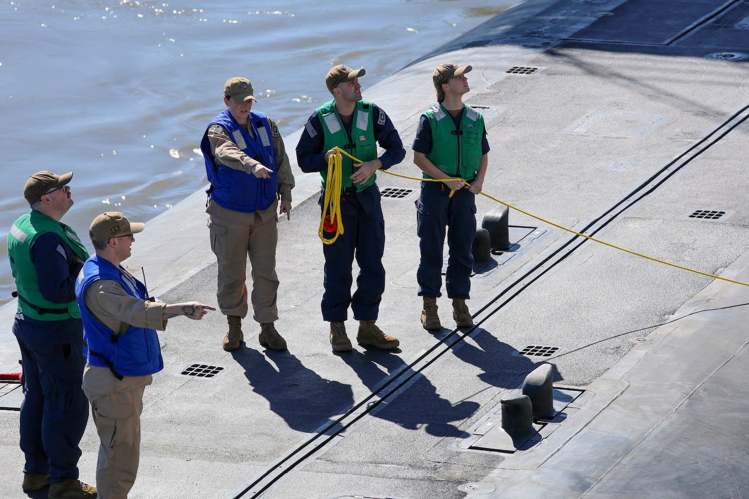 BRISBANE, Australia (July 27, 2025) – Sailors assigned to the Ohio-class guided-missile submarine USS Ohio (SSGN 726) conduct mooring operations alongside the forward-deployed submarine tender USS Frank Cable (AS 40) in Brisbane, Australia for a scheduled port visit, July 27, 2025. Ohio and Frank Cable are in port Brisbane, Australia, as part of routine operations in support of the U.S. 7th Fleet, the U.S. Navy’s largest forward-deployed numbered fleet, operating with allies and partners in preserving a free and open Indo-Pacific region. (U.S. Navy photo by Mass Communication Specialist 1st Class Karri Langerman)