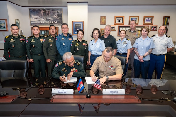 U.S. Marine Corps Maj. Gen. George Rowell, USINDOPACOM director of Strategic Planning and Policy (J5), and Cambodian Lt. Gen. Suon Samnang, chairman of the Military Cooperation Coordination Group, sign a document during a Bilateral Defense Dialogue at USINDOPACOM headquarters on Camp H.M. Smith in Honolulu, July 24-25, 2025.