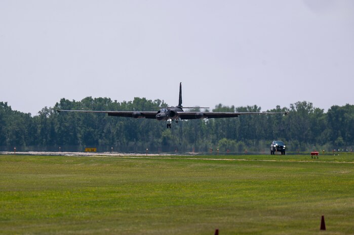 A 9th Reconnaissance Wing U-2 Dragon Lady piloted by Lt Col GOGO, 9th Reconnaissance Wing inspector general, approaches the runway in Oshkosh, Wisconsin, July 20, 2025.