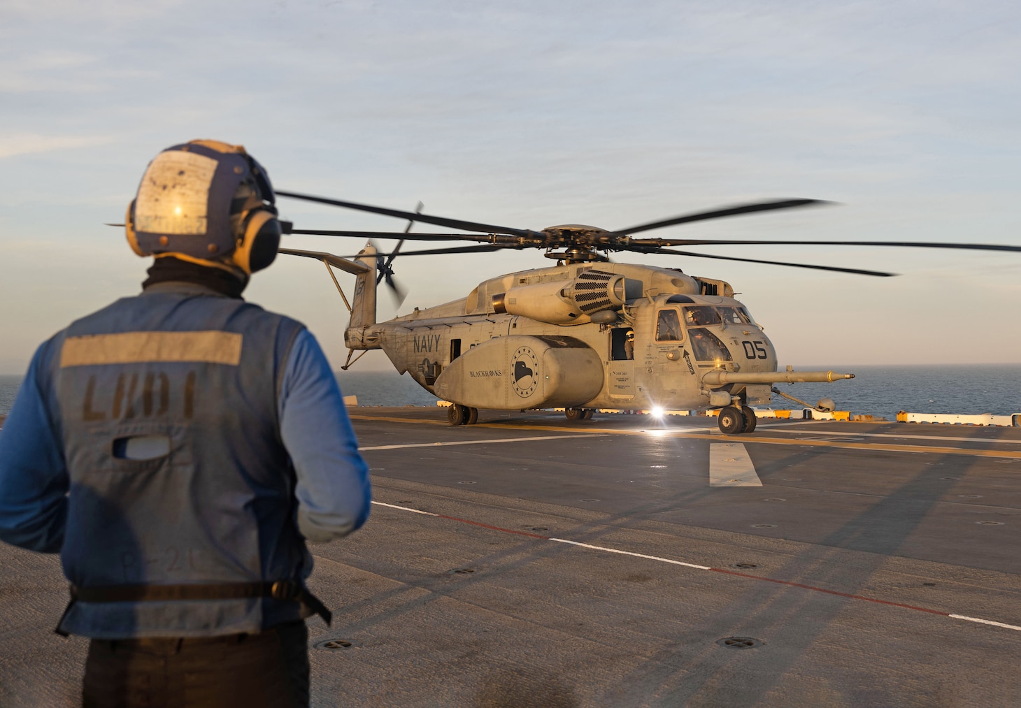 Aviation Boatswain’s Mate (Handling) Airman Miguel Martinez, assigned to the amphibious assault ship USS Wasp (LHD 1), prepares to chock and chain an MH-53E Sea Dragon, assigned to the “Blackhawks” of Helicopter Mines Countermeasures Squadron 15 (HM-15), on the ship’s flight deck, April 5, 2025. Wasp is underway conducting routine operations in the Atlantic Ocean.