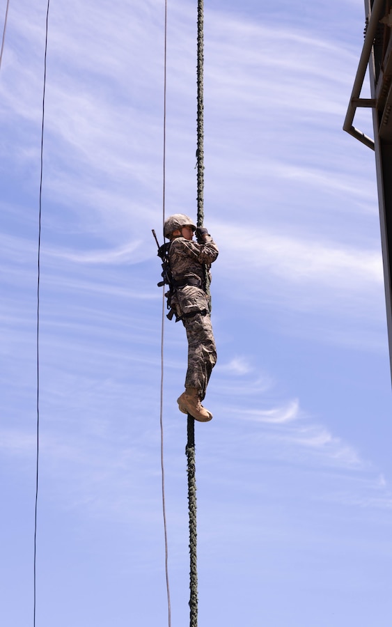 A Republic of Korea Marine with the 1st Marine Division, ROK Marine Corps, conducts a vertical rope descent during the Korean Marine Exercise Program 25.2 in Pohang, South Korea, July 24, 2025. KMEP is conducted regularly between the ROK and U.S. Marine Corps to increase their combined capabilities through realistic training geared towards deterrence and maintaining peace in the Indo-Pacific. (U.S. Marine Corps photo by Cpl. Kanoa Thomas)