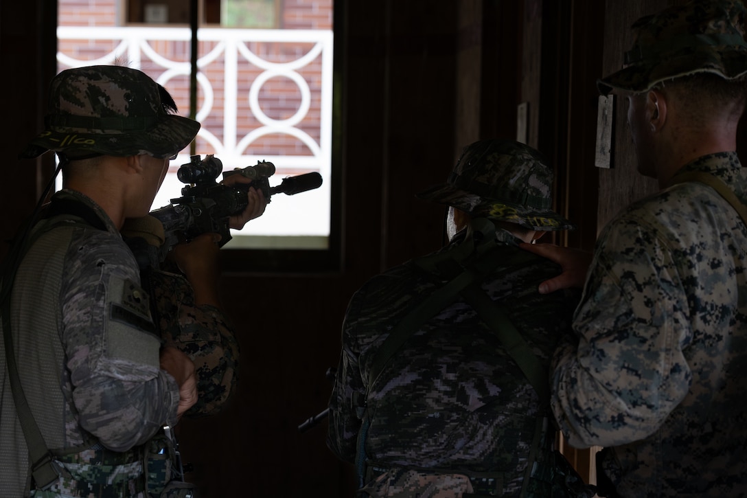 2/23 Marines teach and conduct MOUT Techniques with ROK Marines | Day 2
