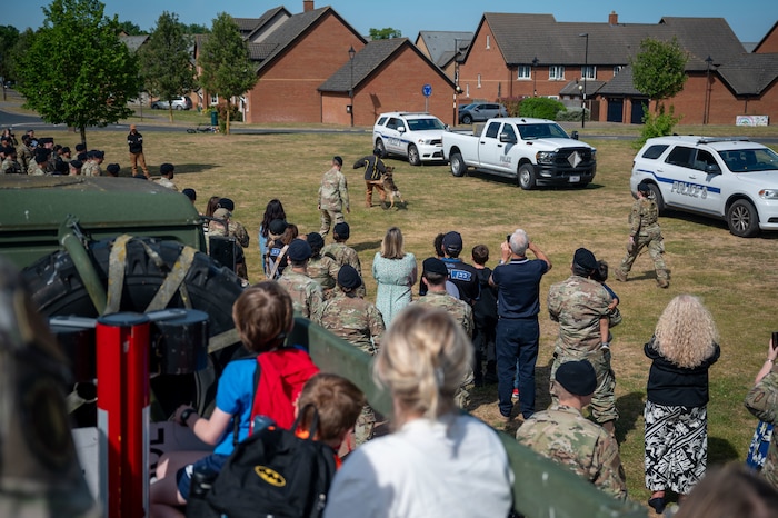 crowd watched MWD demo