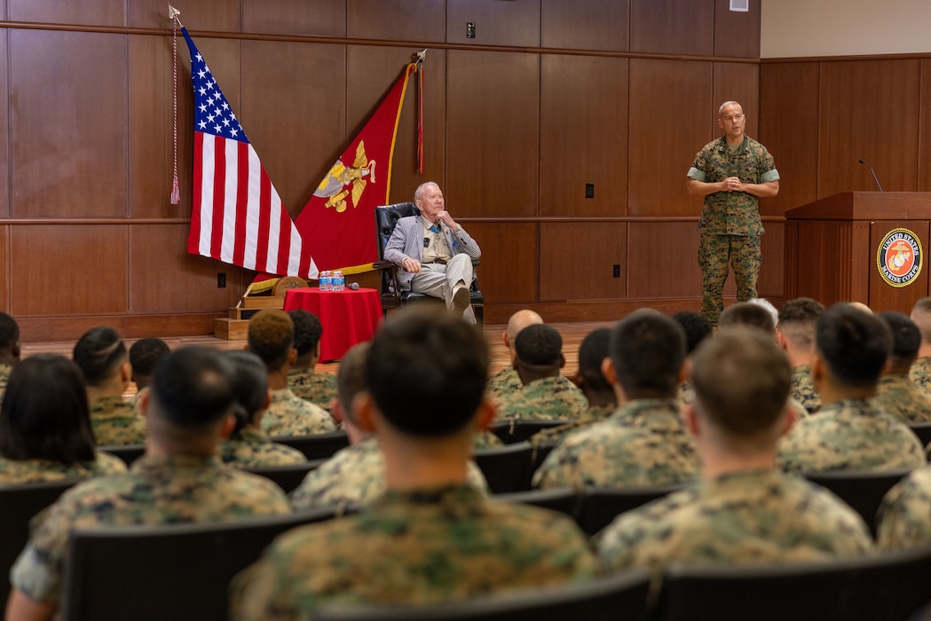 Maj Gen Livingston Visit MARCORSPTFAC