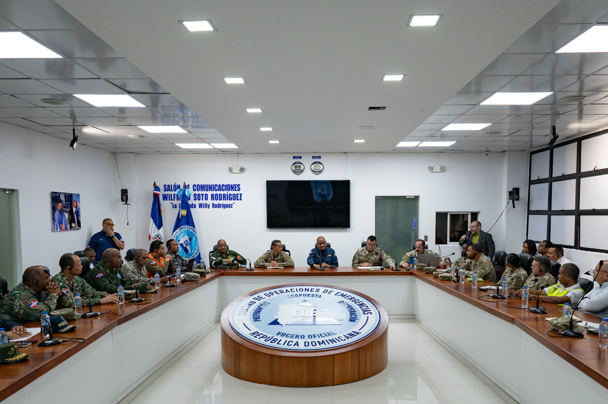 U.S. and Dominican Republic service members and Center of Emergency Operations personnel brief their capabilities during a Jaguar Sentinel knowledge exchange in Santo Domingo, Dominican Republic, May 7, 2025. Participants included civil engineers, emergency response medical, and communications specialists who worked together to synergistically come up with solutions to a simulated natural disaster. (U.S. Air Force photo by Staff Sgt. Sadie Colbert)