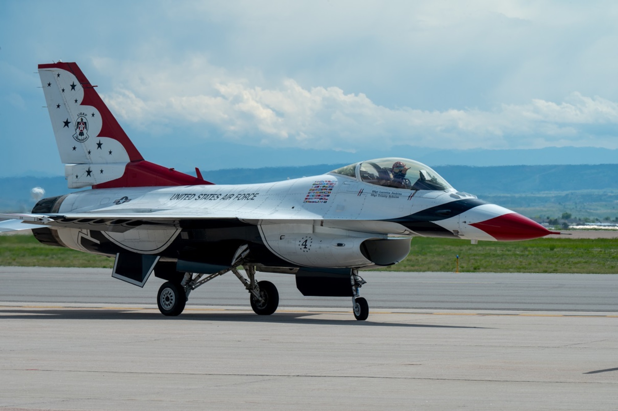 Thunderbird 4, an F16, taxis on the Peterson SFB flightline.