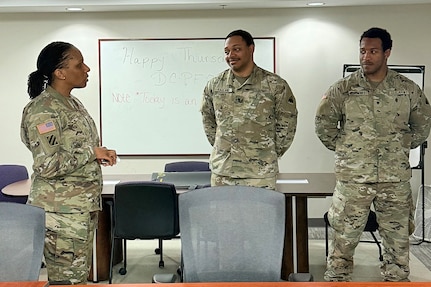Command Sgt. Maj. L. Allen, U.S. Army Financial Management Command senior enlisted advisor, talks with Spc. Devin Montgomery, 1946th Theater Finance Company disbursing analyst, and Spc. Khalil Ragland, 1946th T-FICO commercial vendor services analyst, at Joint Base Anacostia-Bolling, Washington, D.C., May 4. Allen recognized the two District of Colombia National Guard Soldiers for their dedicated service to the National Guard and the nation. (U.S. Army photo)