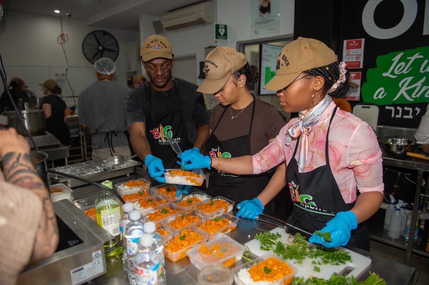 SYDNEY (May 28, 2025) – Sailors assigned to U.S. 7th Fleet and 7th Fleet flagship USS Blue Ridge (LCC 19) prepare food while volunteering with the nonprofit organization Our Big Kitchen during a scheduled port visit in Sydney, May 28, 2025. The Blue Ridge and embarked 7th Fleet staff conduct regular Indo-Pacific patrols to deter aggression, strengthen alliances and partnerships, and advance future warfighting capabilities. (U.S. Navy photo taken by Mass Communication Specialist Seaman Alajia Williams)