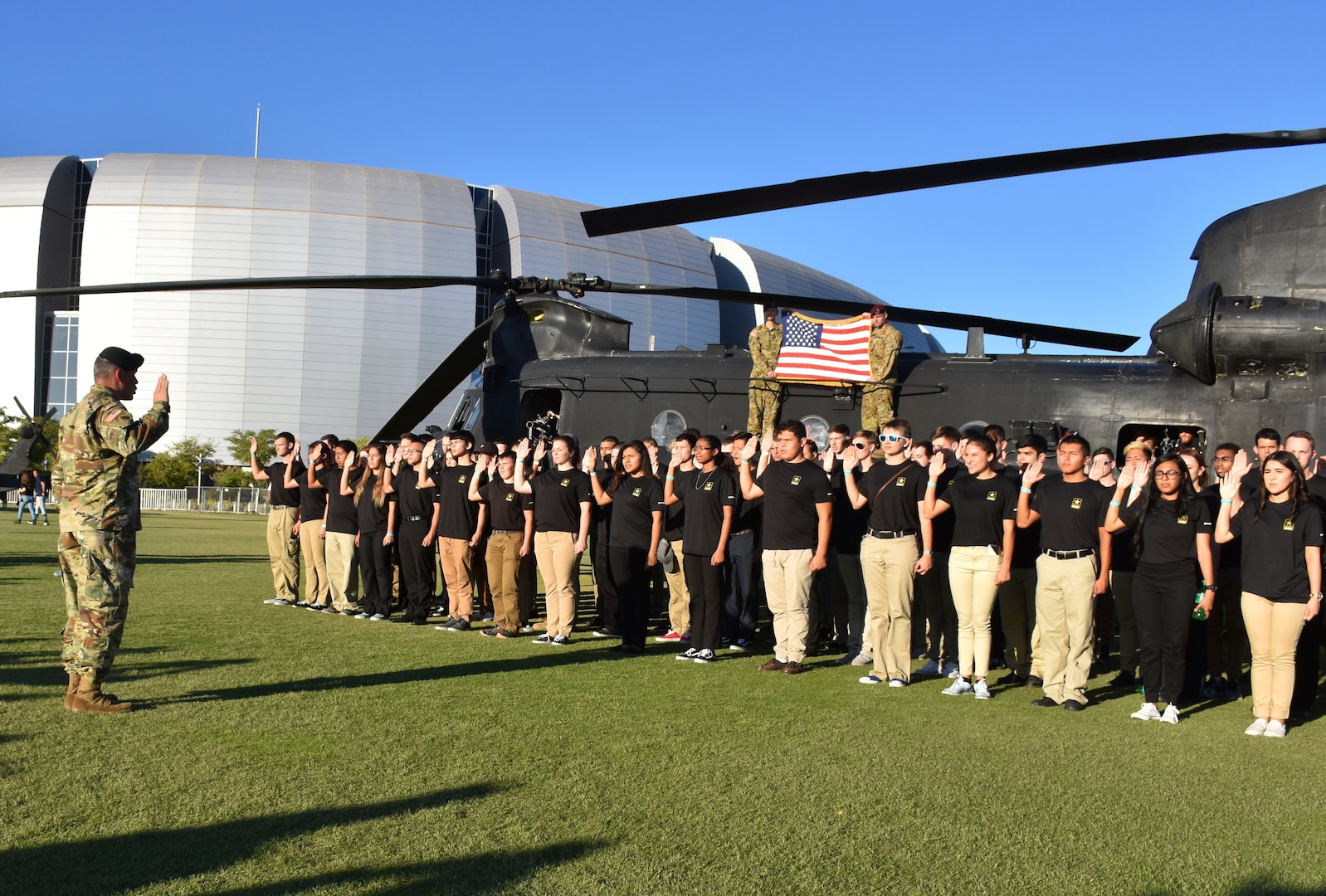 Army meets fiscal year 2025 recruiting goals four months early