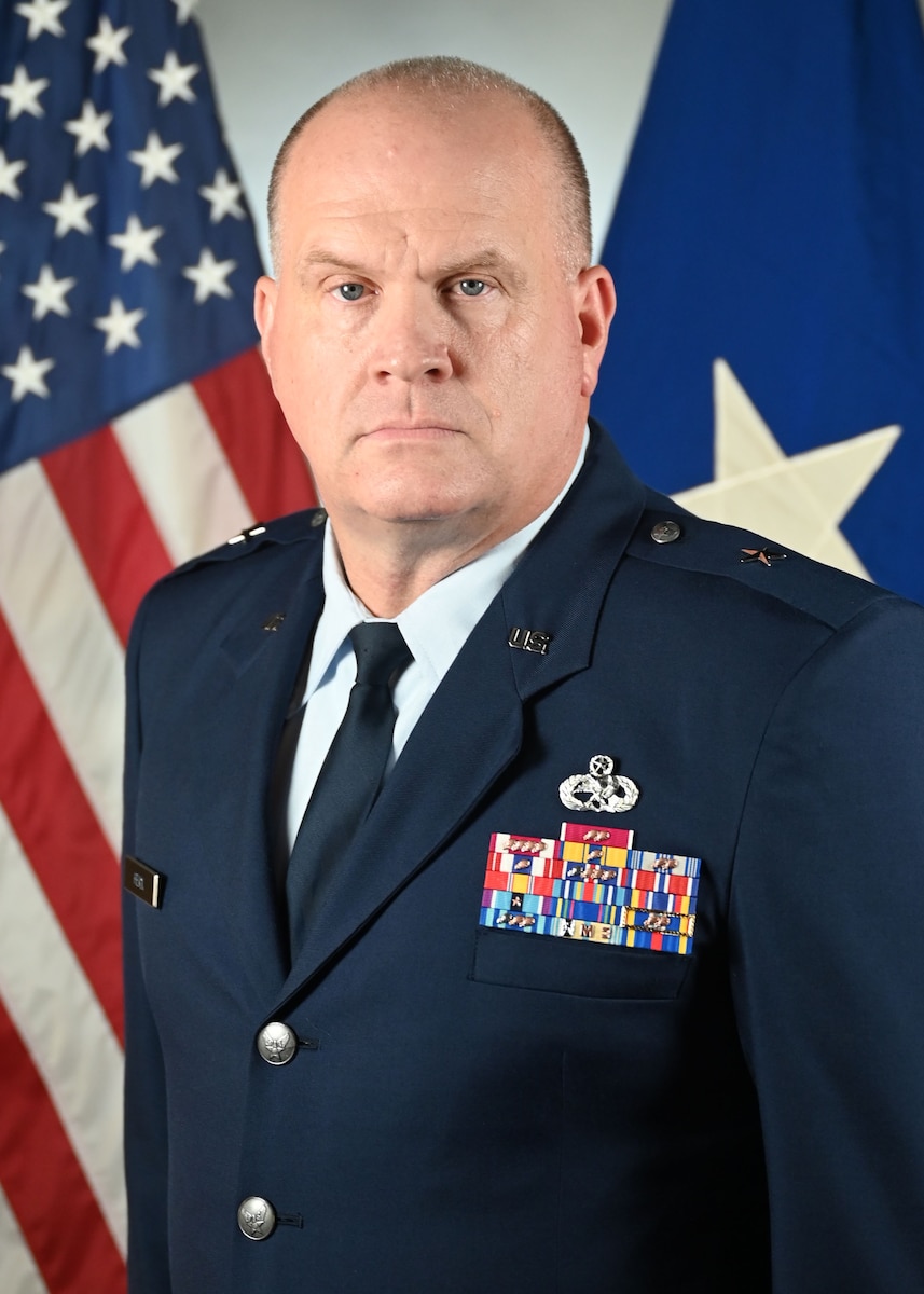 Air Force Gen official photo
