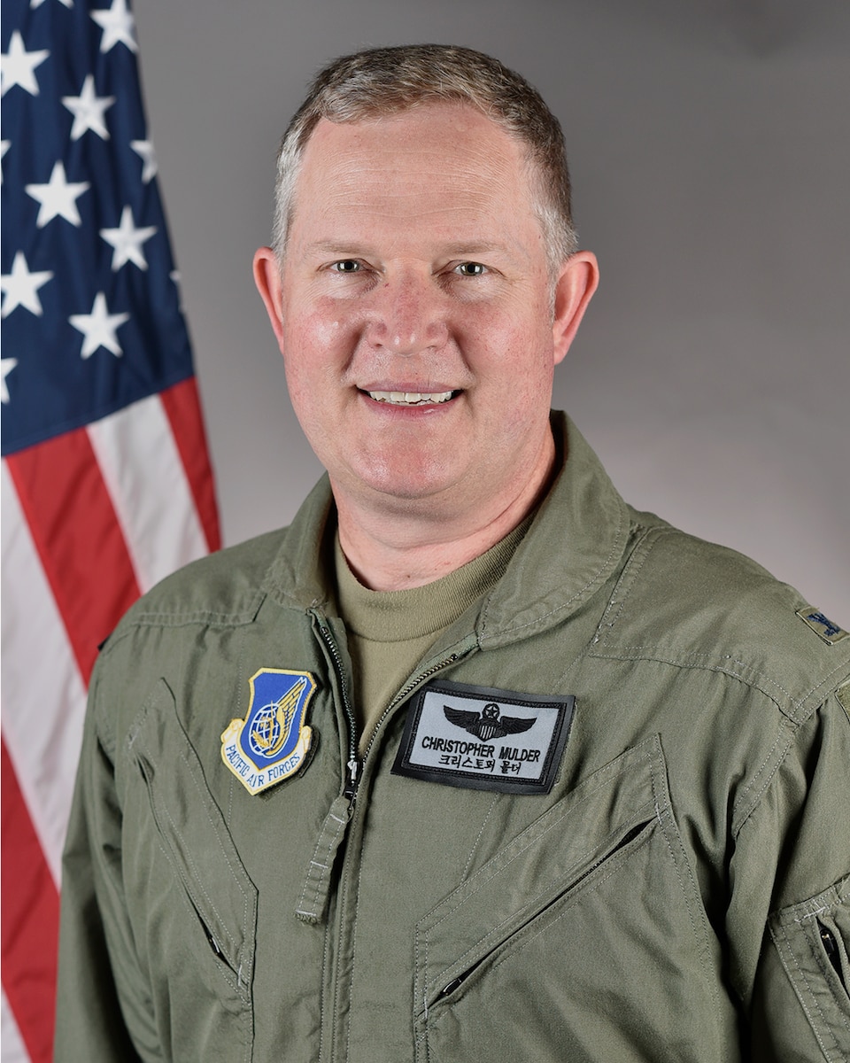 Official photo of U.S. Air Force Col. Christopher P. Mulder.