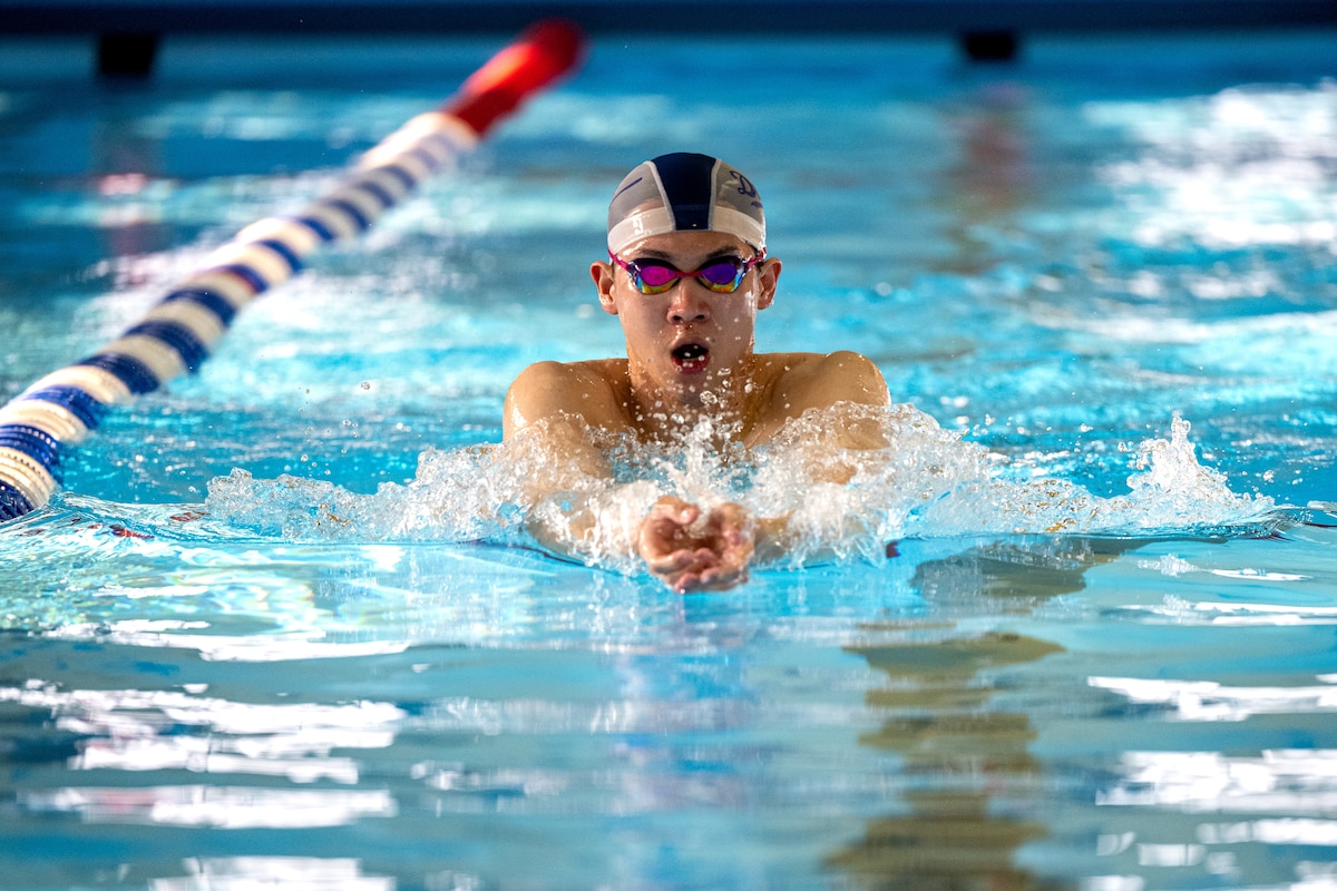 A participant of Sakura Olympics 2025 competes in a swimming competition.
