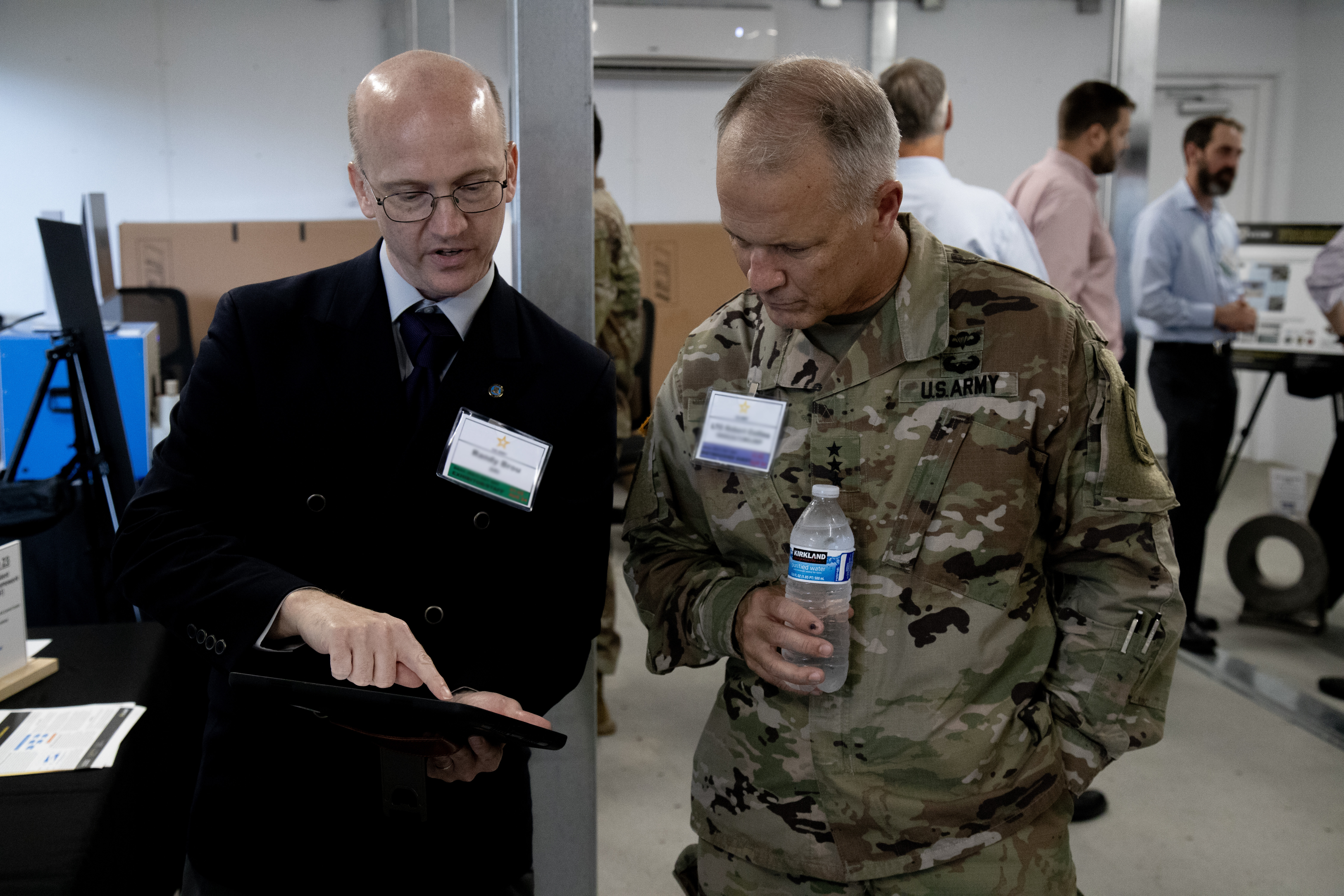U.S. Army Research Institute for the Behavioral and Social Sciences, Fort Benning Research Unit Chief, Dr. Randy Brou demonstrates feedback tool to U.S. Army, Commanding General, U.S. Army Futures Command, Major General John M. Cushing