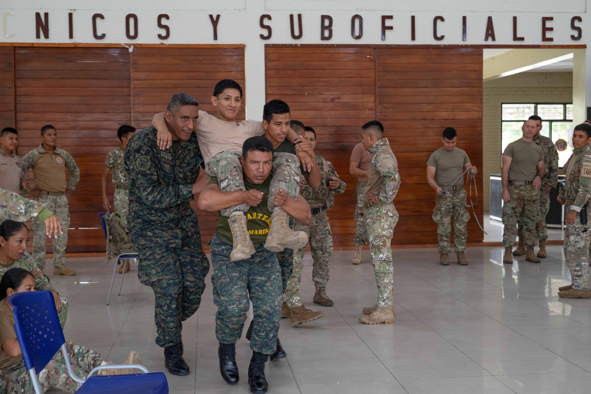 Members of the Peruvian armed forces demonstrate a three-man lift during Tactical Combat Casualty Care training in Iquitos, Peru, June 3, 2025. Through joint training, AMISTAD strengthens medical readiness and reinforces a shared commitment to regional well-being. (U.S. Air Force photo by Senior Airman Victoria Edwards)