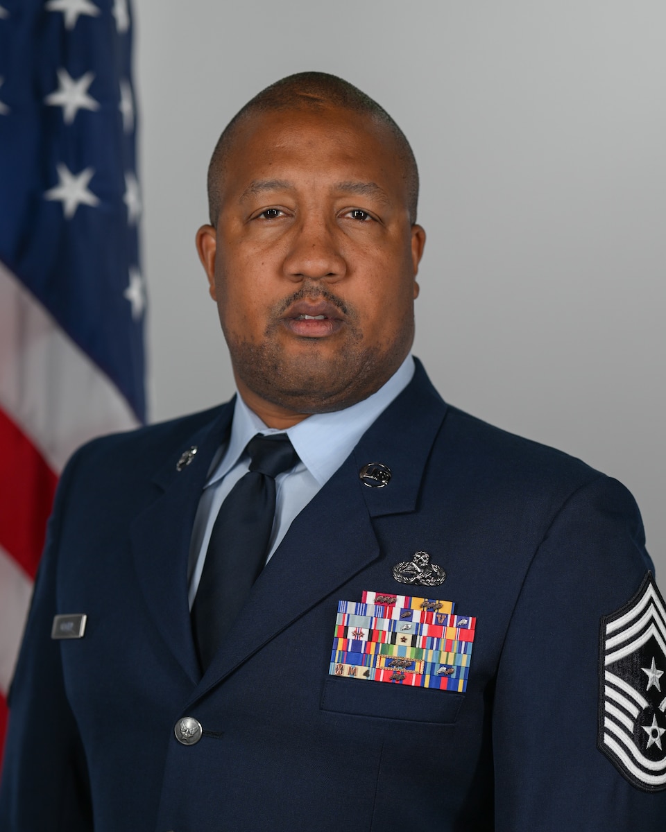 Official Photo of Command Chief Master Sergeant Alphonzo Glover