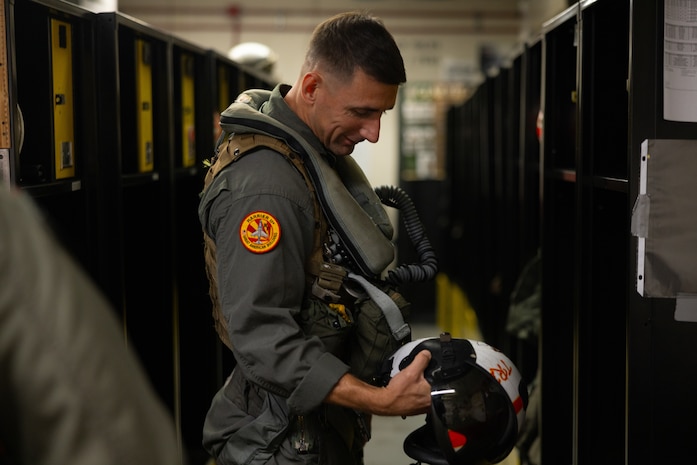 U.S. Marine Corps Deputy Commandant for Aviation visits VMA-223 and flies in a TAV-8B Harrier II jet