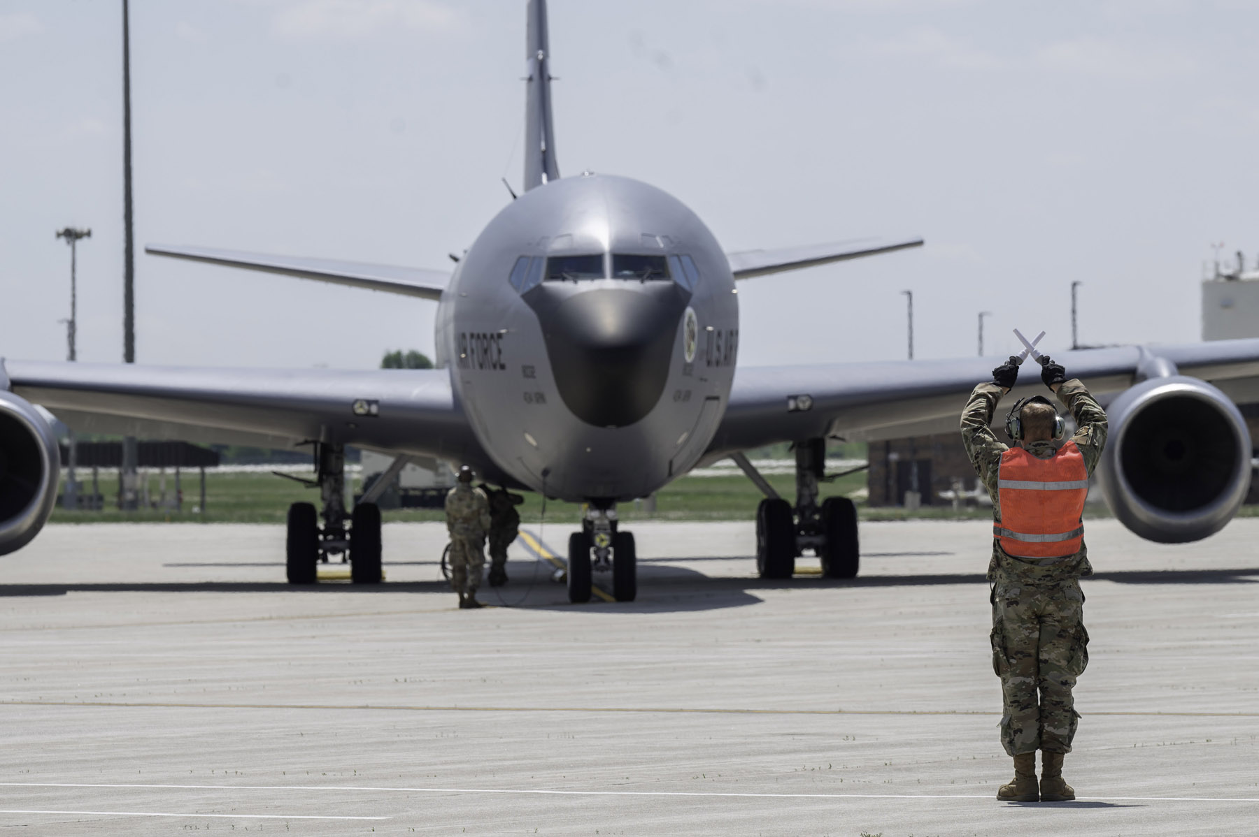 Marshaller waves in KC-135 Stratotanker
