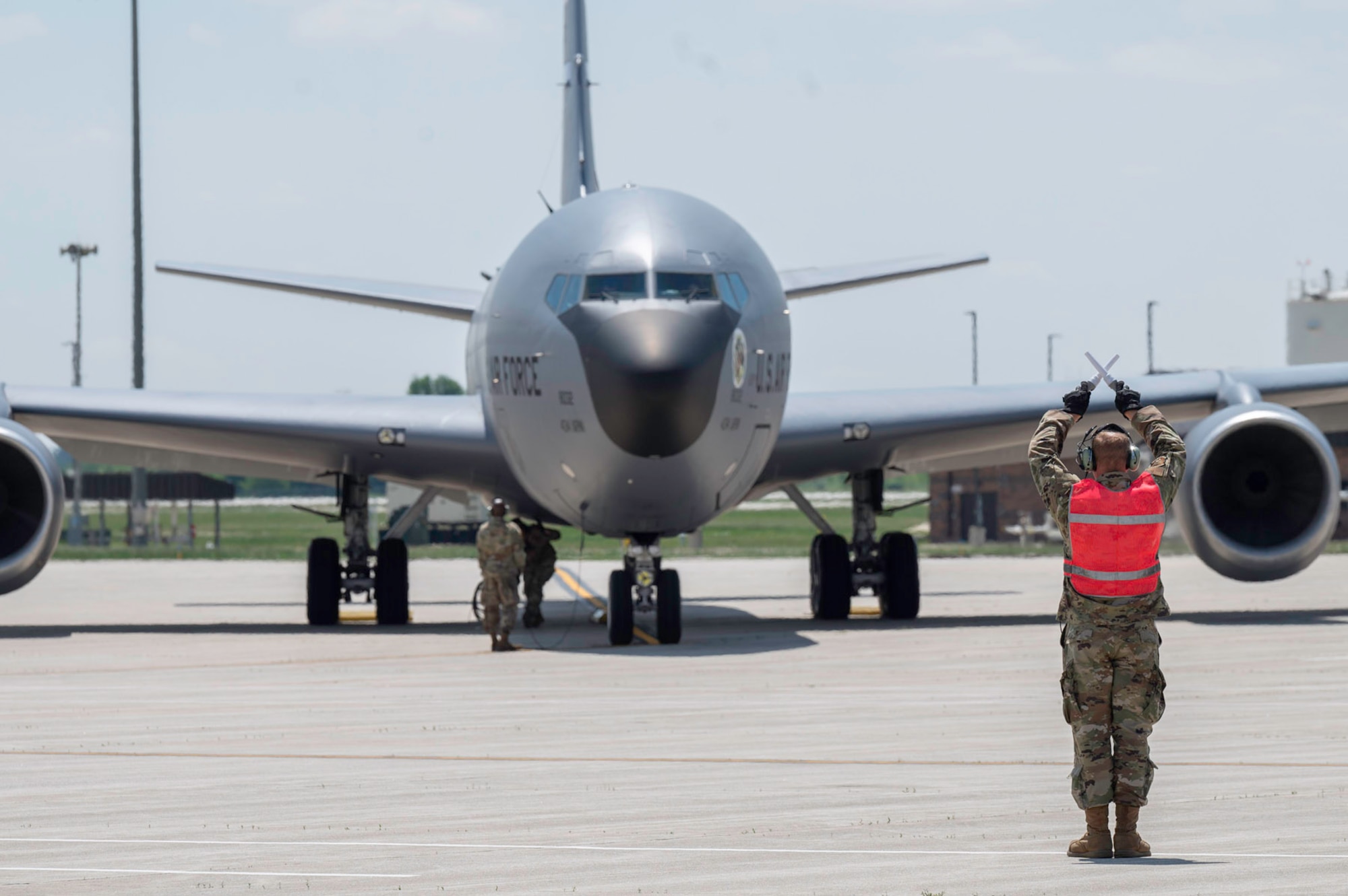 Marshaller waves in KC-135 Stratotanker