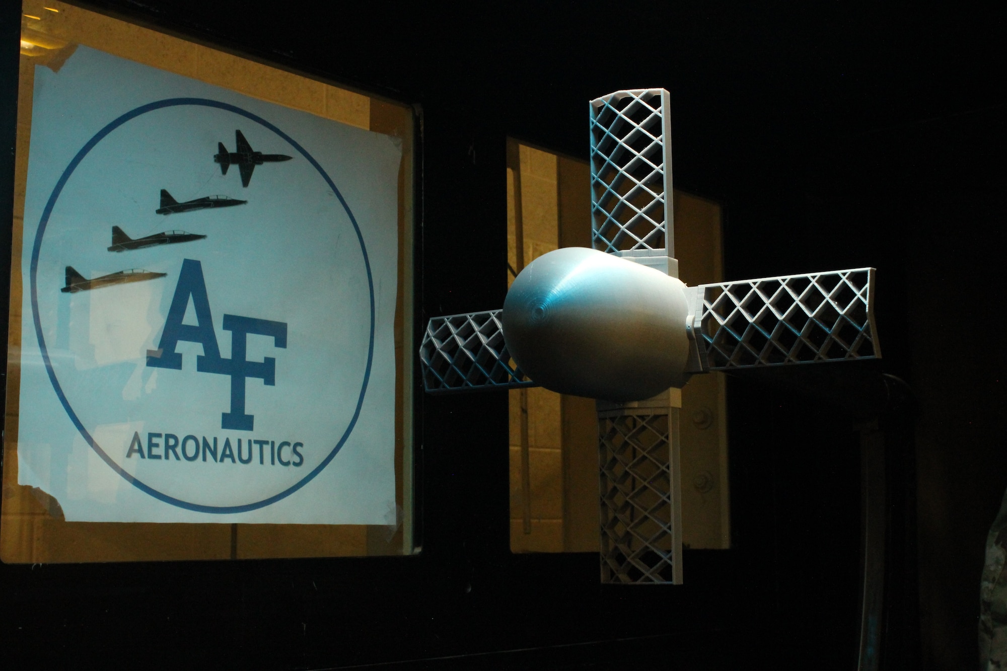 Headline: Feeling a draft: Aerial towing could extend range of aircrafts (pic 3)
