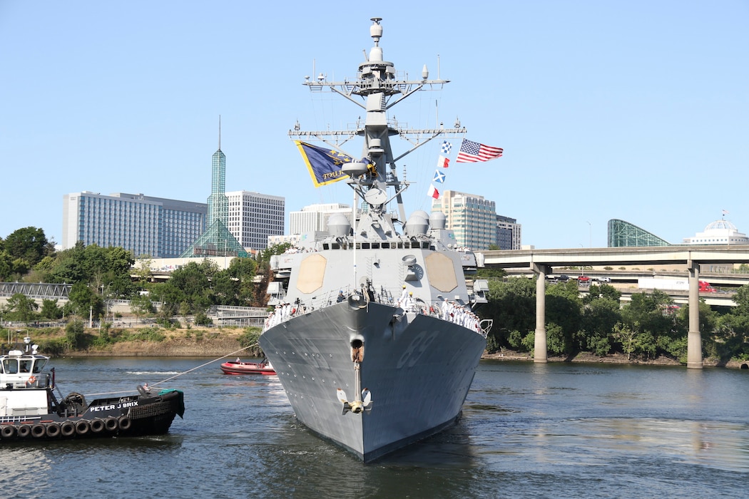PORTLAND, OREGON (June 3, 2025) – The Arleigh Burke-class guided missile destroyer USS Mustin (DDG 89) arrives for Portland Fleet Week during the 118th Rose Festival, June 3, 2025.  Portland Fleet Week is a time-honored celebration of the sea services and provides an opportunity for the citizens of Oregon to meet Sailors, Marines and Coast Guardsmen, as well as witness firsthand the latest capabilities of today’s maritime services. (U.S. Navy Photo by Mass Communication Specialist 2nd Class Kassandra Alanis)