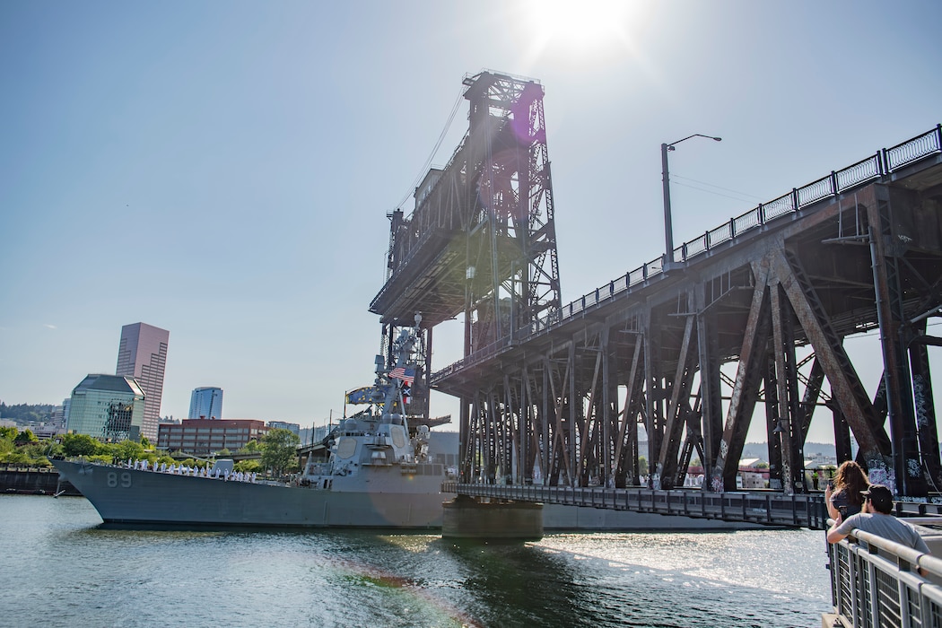 PORTLAND, OREGON (June 3, 2025) – The Arleigh Burke-class guided missile destroyer USS Mustin (DDG 89) sails under the Steel Bridge as it arrives for Portland Fleet Week during the 118th Rose Festival, June 3, 2025. Portland Fleet Week is a time-honored celebration of the sea services and provides an opportunity for the citizens of Oregon to meet Sailors, Marines and Coast Guardsmen, as well as witness firsthand the latest capabilities of today’s maritime services. (U.S. Navy Photo by Mass Communication Specialist 2nd Class Gwendelyn L. Ohrazda)