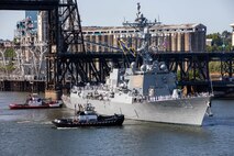 PORTLAND, OREGON (June 3, 2025) – The Arleigh Burke-class guided missile destroyer USS Mustin (DDG 89) arrives for Portland Fleet Week during the 118th Rose Festival, June 3, 2025. Portland Fleet Week is a time-honored celebration of the sea services and provides an opportunity for the citizens of Oregon to meet Sailors, Marines and Coast Guardsmen, as well as witness firsthand the latest capabilities of today’s maritime services. (U.S. Navy Photo by Mass Communication Specialist 2nd Class John A. Miller)