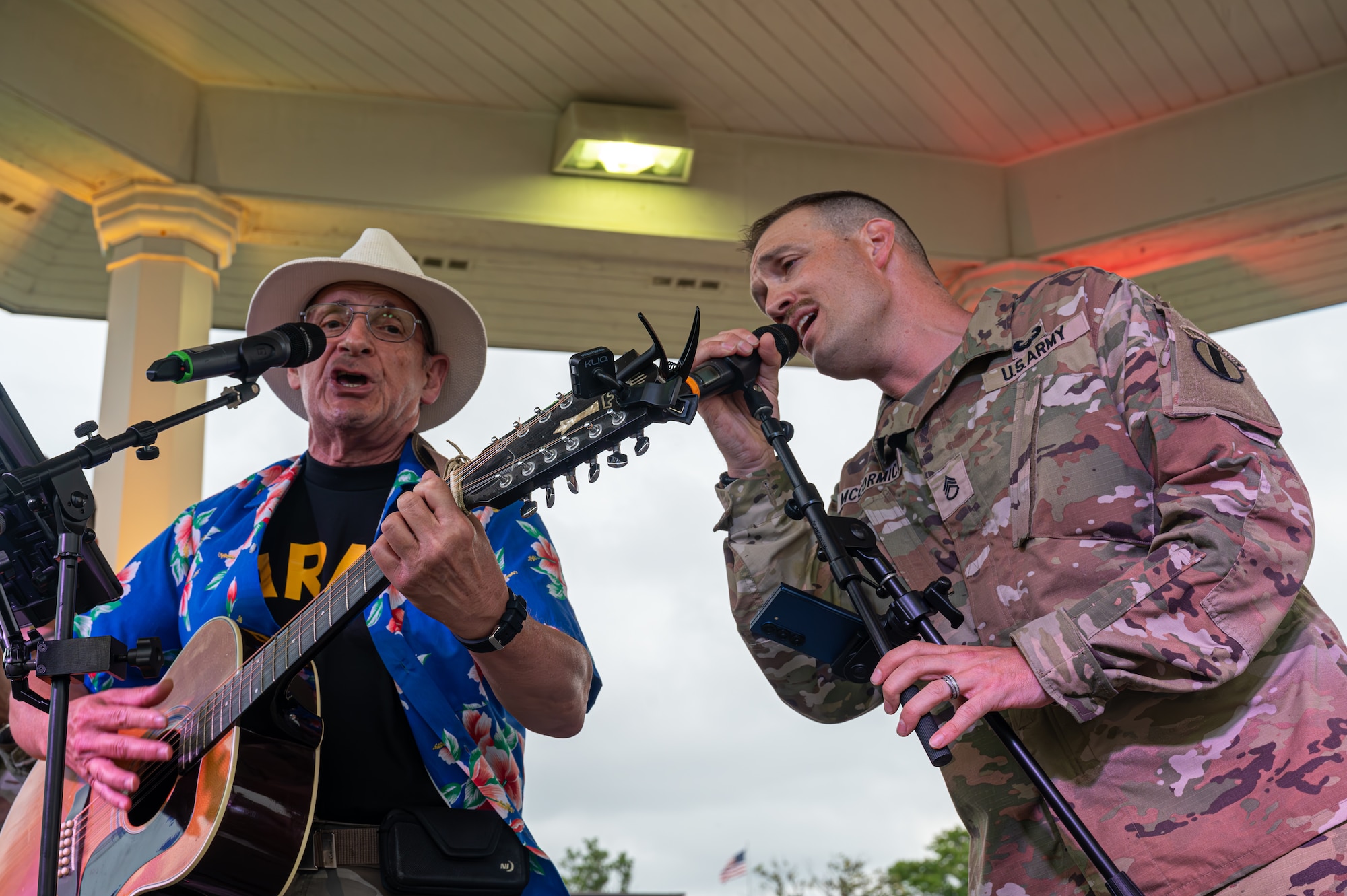 Retired U.S. Army Maj. Gen. Paul Benenati and Staff. Sgt. Jeffery McCormick perform together.
