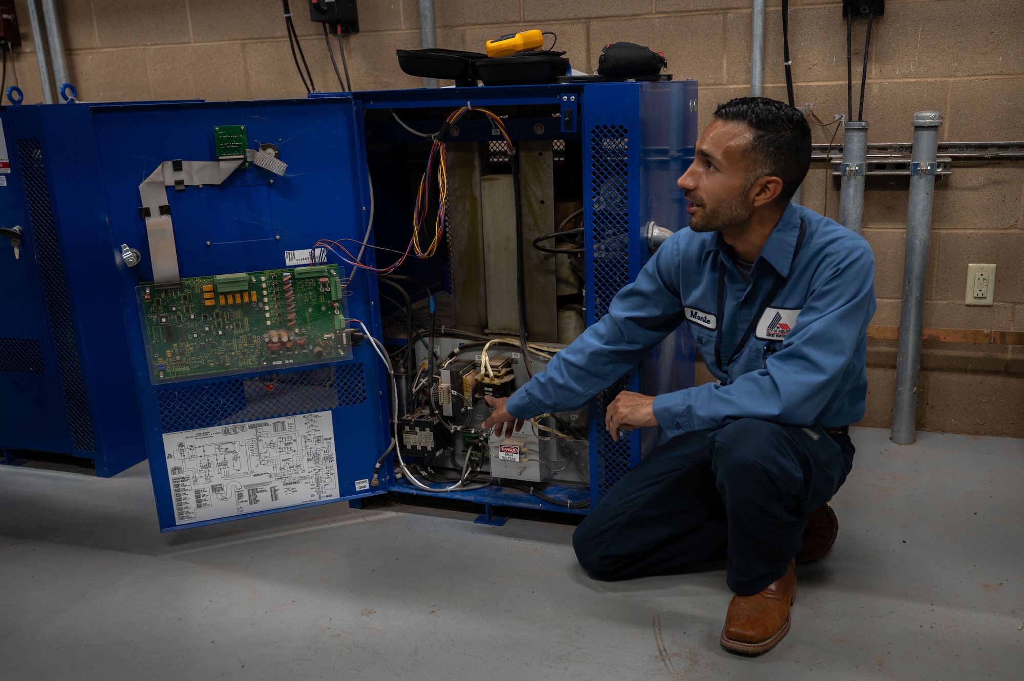 Monty Murillo, Abilene Regional Airport electrical systems superintendent, demonstrates airport electrical procedures to 7th Civil Engineer Squadron Airmen during a visit to the Abilene Regional Airport, June 6, 2025. This collaboration event enhances the 7th CES electrical systems team’s operational capabilities by exchanging best practices. (U.S. Air Force photo by Senior Airman Alondra Cristobal Hernandez)